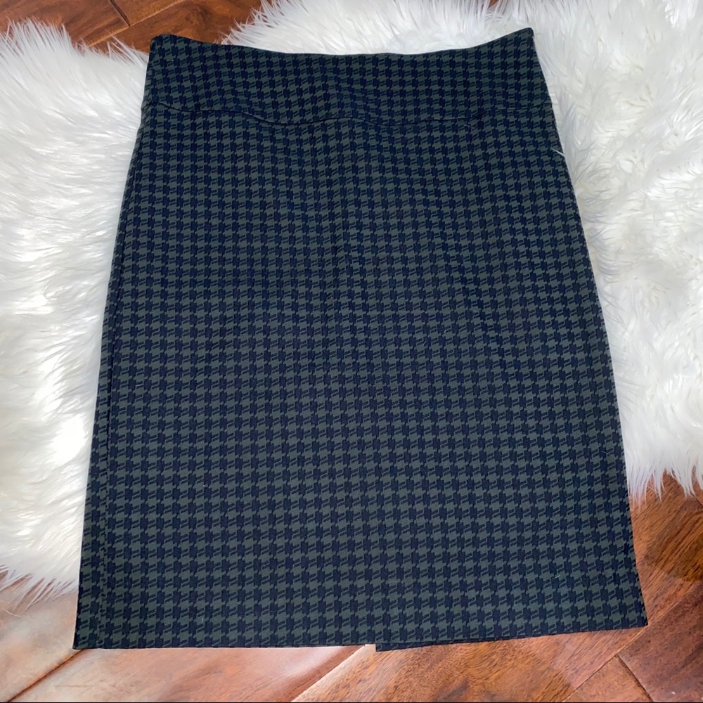 Excellent condition Margaret M Plaid Pencil Skirt Size Medium